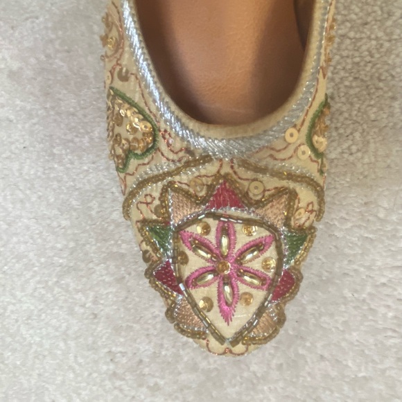 Embroidered flat shoes in pale gold - Picture 1 of 4